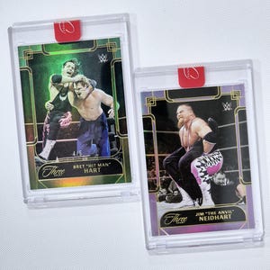 2024 Panini WWE Three Count Bret Hitman Hart #140 Leyendas Verdes 4/5 y Jim The Anvil Neidhart #138 Leyendas Moradas 6/8