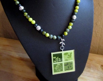 Collana con ciondolo a foglia con perline di diaspro per donna o uomo.