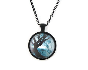 Schwarzer Baum mit Herzen Cabochon Anhänger Halskette.