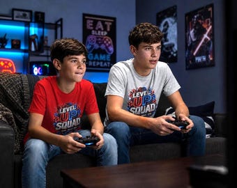Maglietta per bambini Level Up Squad / Grafica dadi da gioco, blu e rosso in stile retrò