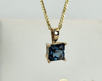 Blue topaz pendant, 14k gold Blue topaz necklace, gold Blue topaz pendant, gold Blue topaz necklace. Blue topaz Swiss.