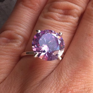 Purple Silbering, Purple-Ccz Stein, Silbering, Cocktail-Ring, Solitaire Ring, Big Ring, Clean Look silberner Ring, Fashion-Ring, Cool Ring.