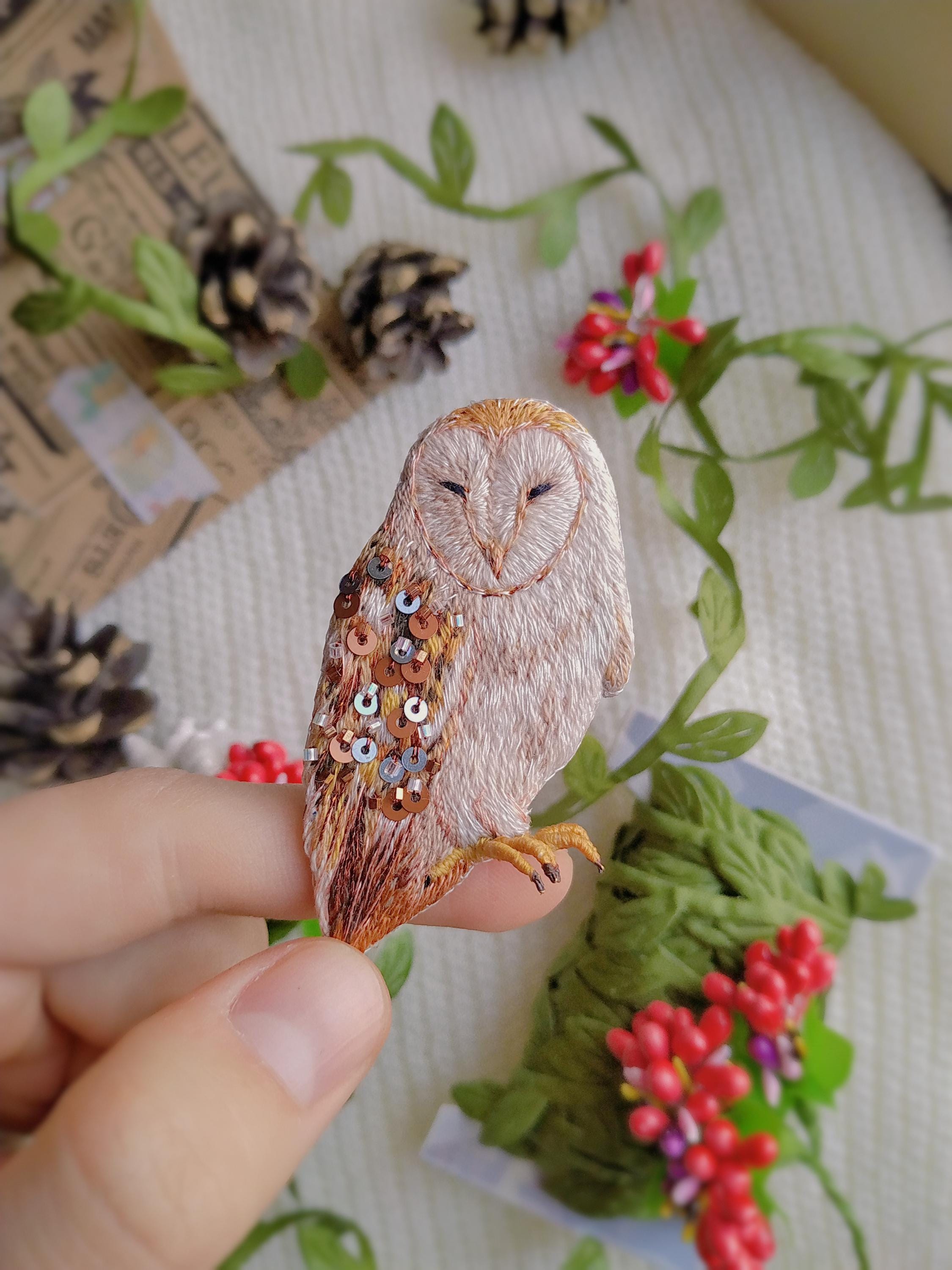 Barn Owl brooch, Harry Potter, Owl, bird jewelry, hand embroidery, Witch jewelry, magic aesthetic