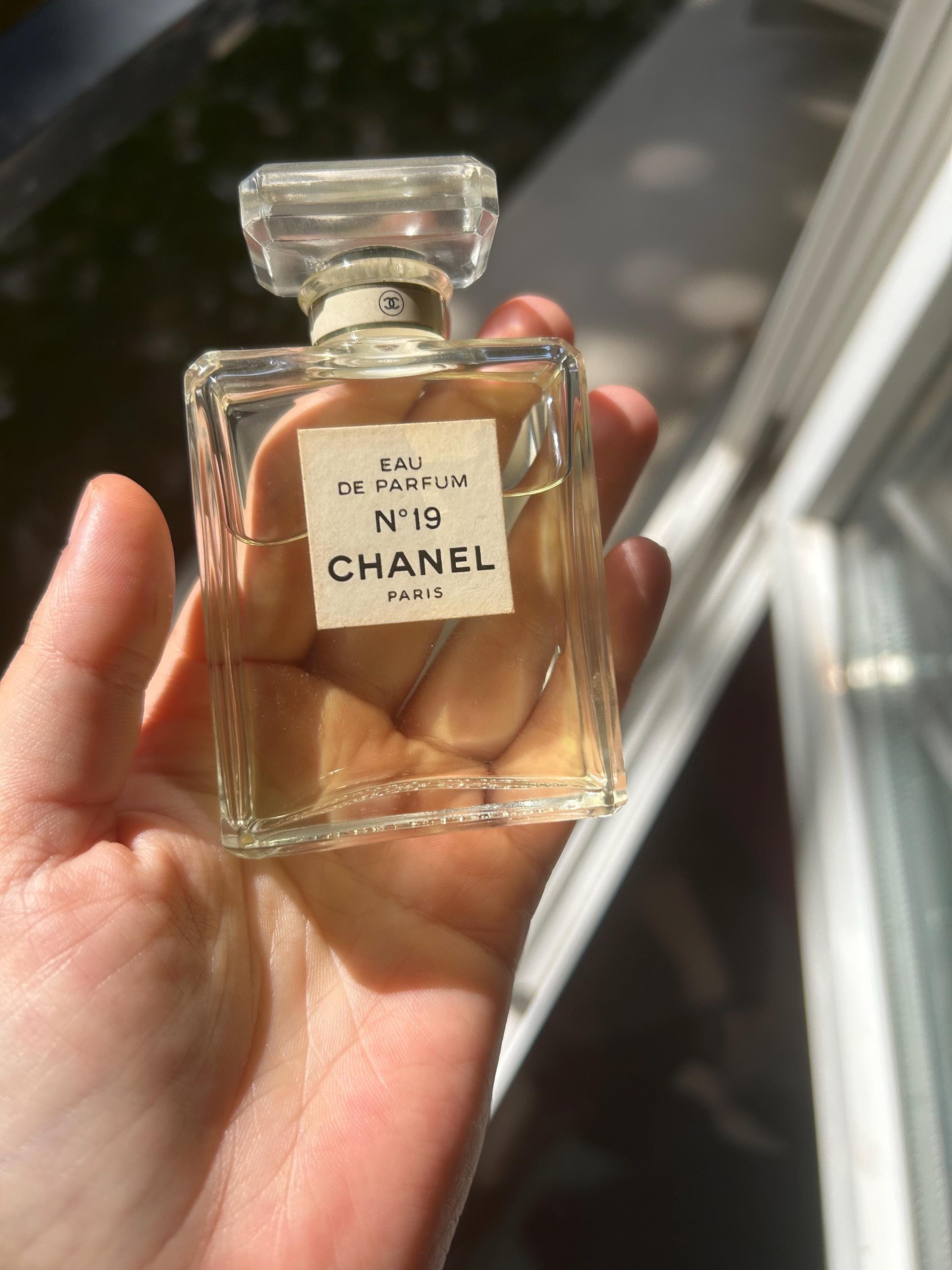 Chanel no 19 vintage - Etsy France
