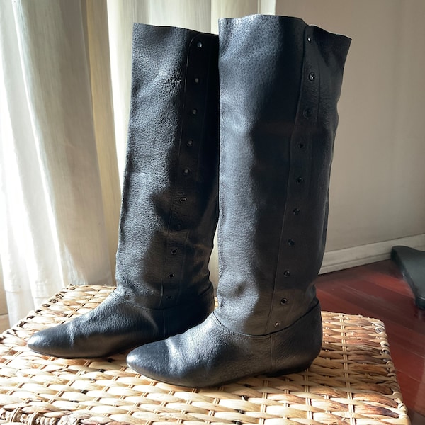 Black mid-calf 80’s boots