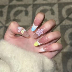 Bloemenpers op nagels, lange amandelnagels, handgemaakte nagelset, 3D-bloemnagels, Franse zomernagels, zomerbloemennagelkunst, cadeau voor haar