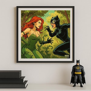 Könnte beinhalten: Gerahmter Kunstdruck mit einer Comic-Illustration von Poison Ivy und Catwoman in einem Wald. Das Kunstwerk ist im Pop-Art-Stil gehalten und verwendet leuchtende Farben. Der Text "NEON VERSUS" ist unten rechts zu sehen.