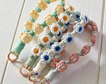BUY 2 GET 1 macramé bloem sleutelhanger schoudertasje, handgemaakte sleutelhangerriem, boho bloemen tasbedel, cadeau voor haar / macramé telefoon/camera/sleutelkoord