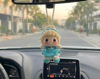 Assepoester gehaakte auto hangend, handgemaakte prinses autobedel, schattige gehaakte pop voor autospiegel, sprookjesauto-accessoire, leuk cadeau voor haar