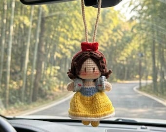 Handgemaakte sneeuwwitje prinses gehaakte auto hangen, leuke autodecor, prinses autoaccessoire, handgemaakte gehaakte pop, achteruitkijkspiegel bedel