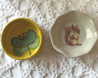 手作りの陶器製小皿、コテージコア風醤油皿、リング皿