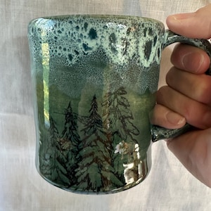 225 g handgjord keramikmugg med tallmotiv, grön glaserad skogsdekor, grön kaffekopp