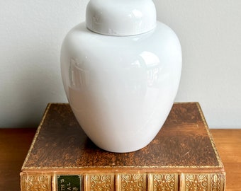 Vintage WHITE Porcelain Ginger Jar Vase, 1980's Oriental Lidded Urn Vase, Home Decor