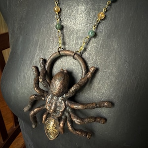 Tarantula Necklace , spider necklace, real spider jewelry, beaded necklace , oddities jewelry handmade jewelry , spider pendant for woman