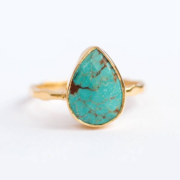 Bague turquoise en or, pierre de naissance décembre, bague gemme, bague solitaire, bague en or, bague superposable, bague larme, pierre brute