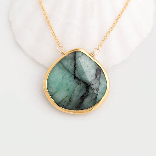 Ruwe smaragdgroene ketting, mei geboortesteen ketting, natuurlijke edelsteen ketting, gouden ketting, groene smaragdgroene ketting, handgemaakte sieraden, NK-20