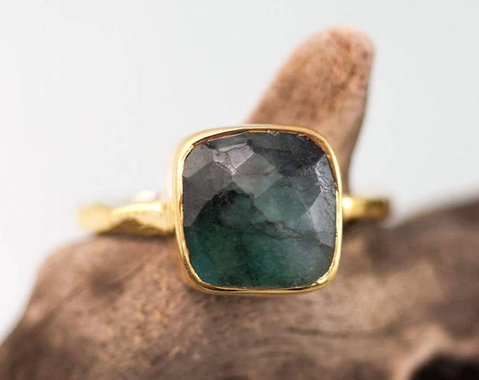 Raw Emerald Ring Gold - May Birthstone Ring - Solitaire Emerald Ring - Gemstone Ring - Stacking Ring - Gold Gold - Cushion Cut Ring