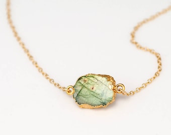 Collier connecteur tranche labradorite, ras de cou à superpositions en gold filled 14 carats, collier tranches de pierres précieuses, superposition de bijoux, collier minimaliste, breloques