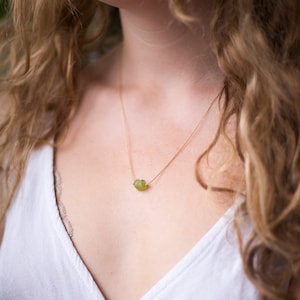 Raw Peridot Crystal Necklace, Rough Stone Necklace, Layering Necklace, Dainty Stone Pendant, Crystal Gifts, Summer Jewelry, Peridot Jewelry