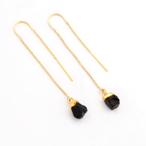 Brincos de ônix preto dourado, brincos longos pendurados, brincos de cristal bruto, brincos delicados pendurados, pedra simples, presente minimalista, TH-N