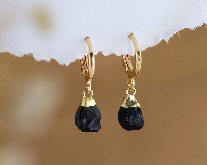 Raw Black Onyx Crystal Hoop Earrings Gold, Stone of Protection, Black Crystal Huggies, Trendy Summer Jewelry, Huggies Earrings Set