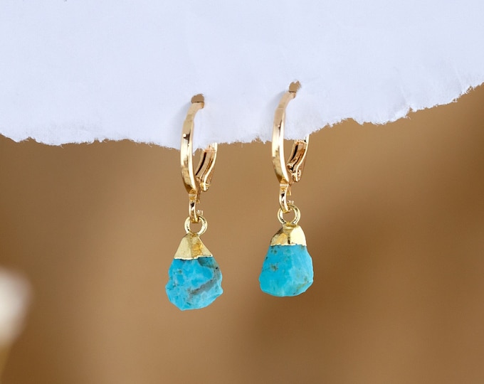 Gold Huggie hoop earrings with turquoise stones, Raw Crystal turquoise gemstone huggie hoop earrings, Turquoise Dangle Hoop Earrings