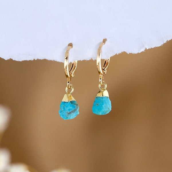 Gold Huggie hoop earrings with turquoise stones, Raw Crystal turquoise gemstone huggie hoop earrings, Turquoise Dangle Hoop Earrings