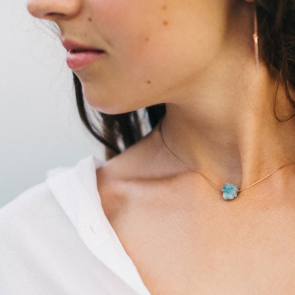Natuurlijke ruwe kristallen ketting, roségouden kettingen, ruwe kristallen, minimale stenen choker, gelaagdheid ketting, aquamarijn maart geboortesteen cadeau