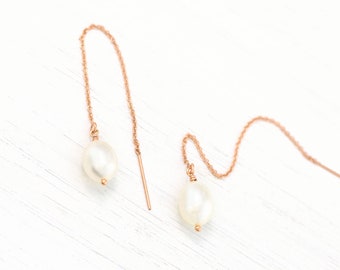 Fils de mariée délicats, boucles d'oreilles de demoiselle d'honneur en perles, pendants de chaîne en or rose, boucles d'oreilles minimalistes simples en or, boucles d'oreilles pendantes en perles d'eau douce