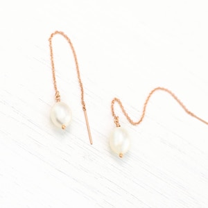 Dainty Bridal Threaders, Pearl Bridesmaid Earrings, Rose Gold Chain Drop, Simple Minimalist Earrings Gold, Freshwater Pearl Earrings Dangle