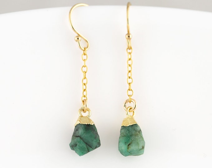 Raw Emerald Crystal Earrings, Organic Shape Drop Earrings, Rough Crystals, May Birthstone Earrings, Gold Earrings, Minimalist Earrings