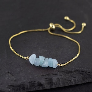 Zierliches Aquamarin Armband, verstellbares Perlen Armband, Armband März Geburtsstein, Schmuck blau Brautjungfer Schmuck unter 30
