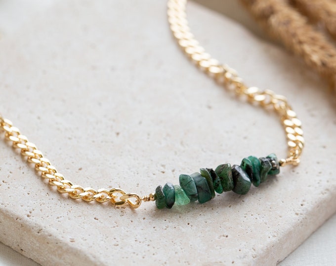 Raw Emerald Crystal Bar Necklace, Gold or Silver Chunky Curb Chain Toggle Clasp Choker, May Birthstone Handmade Birthday Gift Mom Daughter