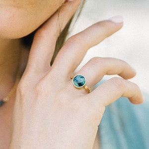 Natural Emerald Ring Gold, Round Stone Ring, May Birthstone Jewelry, Raw Emerald Cocktail Ring, Girlfriend Gift For Her image 1