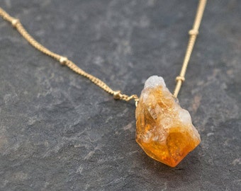 Collier citrine brute orange brûlé, bijoux avec pierre de naissance de novembre, chaîne satellite en or, collier de pierres précieuses, pépite de cristal brut, idées cadeau bohème