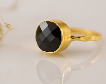 Black Onyx Ring, Round Gemstone Ring, Stacking Ring, Onyx Jewelry, Black and Gold, Modern Ring, Minimalist, Faceted Stone Ring, RG-RD