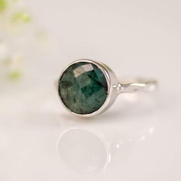 Raw Emerald Ring Silver, May Birthstone Ring, Stacking Ring, Natural Emerald Ring, Sterling Silver Ring, Round Ring, Gift for Her