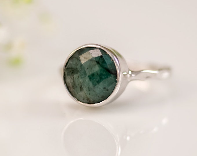 Raw Emerald Ring Silver, May Birthstone Ring, Stacking Ring, Natural Emerald Ring, Sterling Silver Ring, Round Ring, Gift for Her