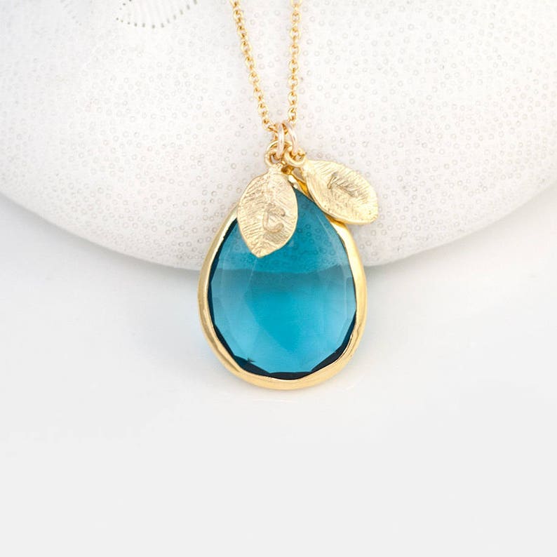Halsband med London blå topas, halsband med decembers födelsesten, minnesgåva till syster, minimalistisk tårdroppesten, handgjord present med något blått bild 1
