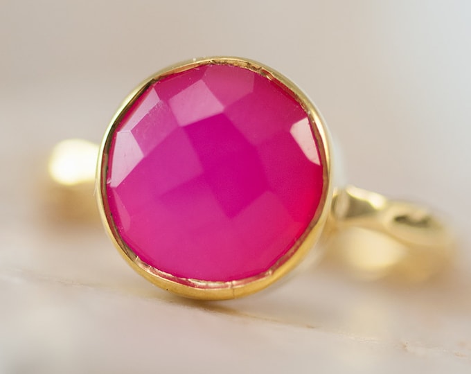 Viva Magenta Ring, Fuchsia Pink Chalcedony Ring - Gemstone Ring - Stacking Ring - Gold Vermeil Ring - Round Ring, Summer jewelry