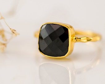 Black Onyx Ring Gold, Black Stone Ring, Cushion Cut Ring, Solitaire Ring, Stackable Ring, Statement Ring, Bezel Ring, Gift for Mom, RH-SQ