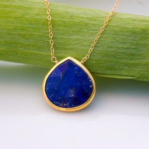 Marineblau Lapis Halskette, Lünette Edelstein Anhänger Gold, etwas Blau September Birthstone Geschenk, Wire Wrapped Layering Halskette Zierliche Kette