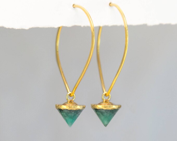 Gem Spike Geometric Hoops, Raw Emerald Earrings, Gold Hoops, Natural Gemstone Earrings, Edgy Jewelry, Statement Earrings, Gemstone Spikes