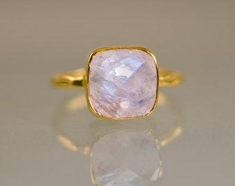 Rainbow Moonstone Ring Gold, June Birthstone Ring, Gemstone Ring, Stacking Ring, Bezel Ring, Statement Ring, Unique Ring