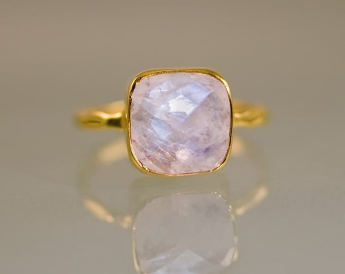 Rainbow Moonstone Ring Gold, June Birthstone Ring, Gemstone Ring, Stacking Ring, Bezel Ring, Statement Ring, Unique Ring