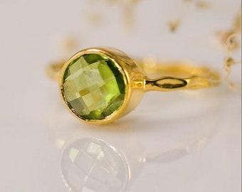 Grüner Peridot Ring Gold - August Geburtsstein Ring - Solitär Ring - Runder Peridot Lünette Ring - Edelstein Ring