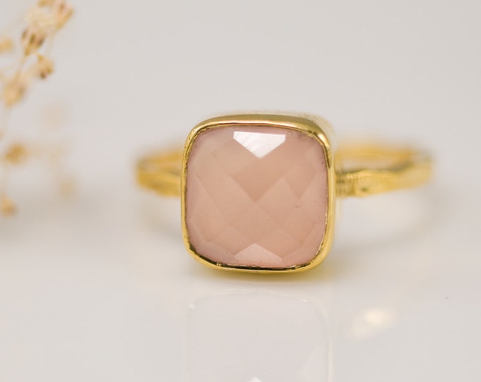 Pink Chalcedony Ring Gold - Rose Pink Ring - Solitaire Ring - October Ring - Gemstone Ring - Stacking Ring - Cushion Cut Ring