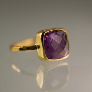 Lila Amethyst Ring Gold - Februar Geburtsstein Ring - Lila Stein Ring - Stapelring - Goldring - Kissenring - Mutterring