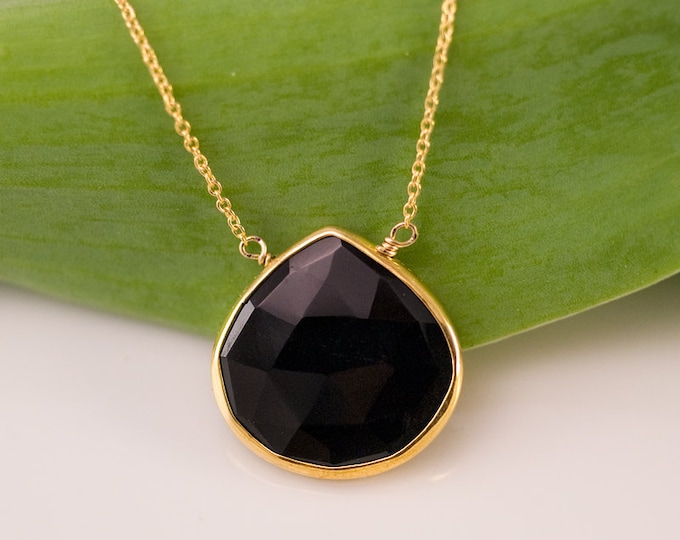 Stone of Protection, Black Crystal Onyx Necklace, Modern Geometric Necklace, Big Sister Gift, Meaningful Jewelry, Framed Gemstone Pendant,