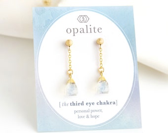 Puces d'oreilles en opale, tiges pendantes minimalistes en chaîne en opalite brute, cadeau d'anniversaire avec pierre de naissance en octobre, boucles d'oreilles simples à empiler pour tous les jours